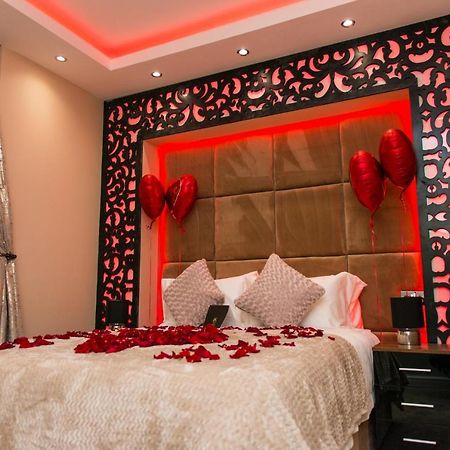 Aphrodite Suites Huddersfield Exteriör bild