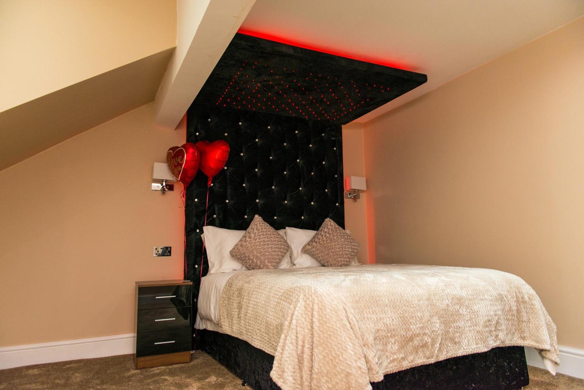 Aphrodite Suites Huddersfield Exteriör bild
