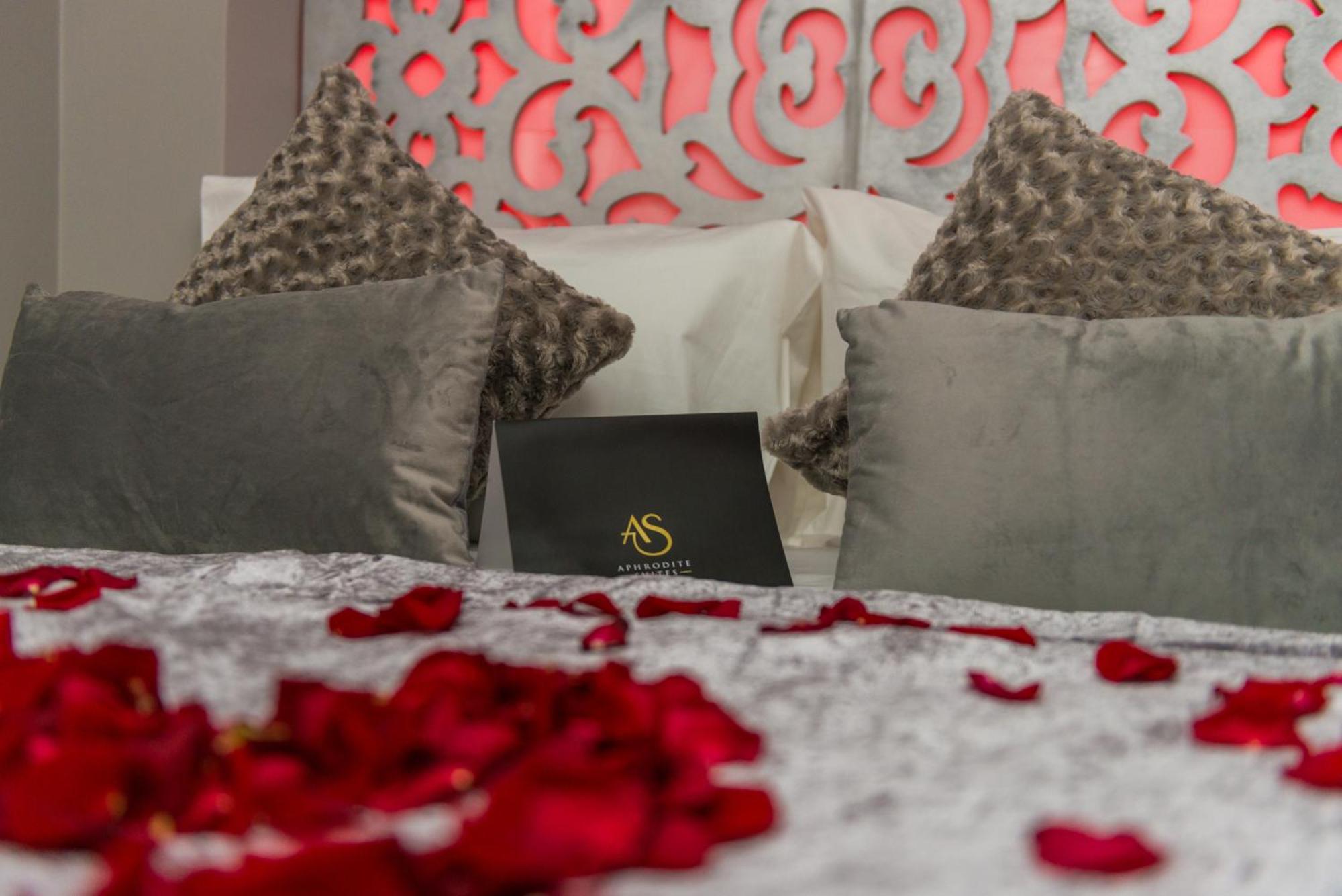 Aphrodite Suites Huddersfield Rum bild