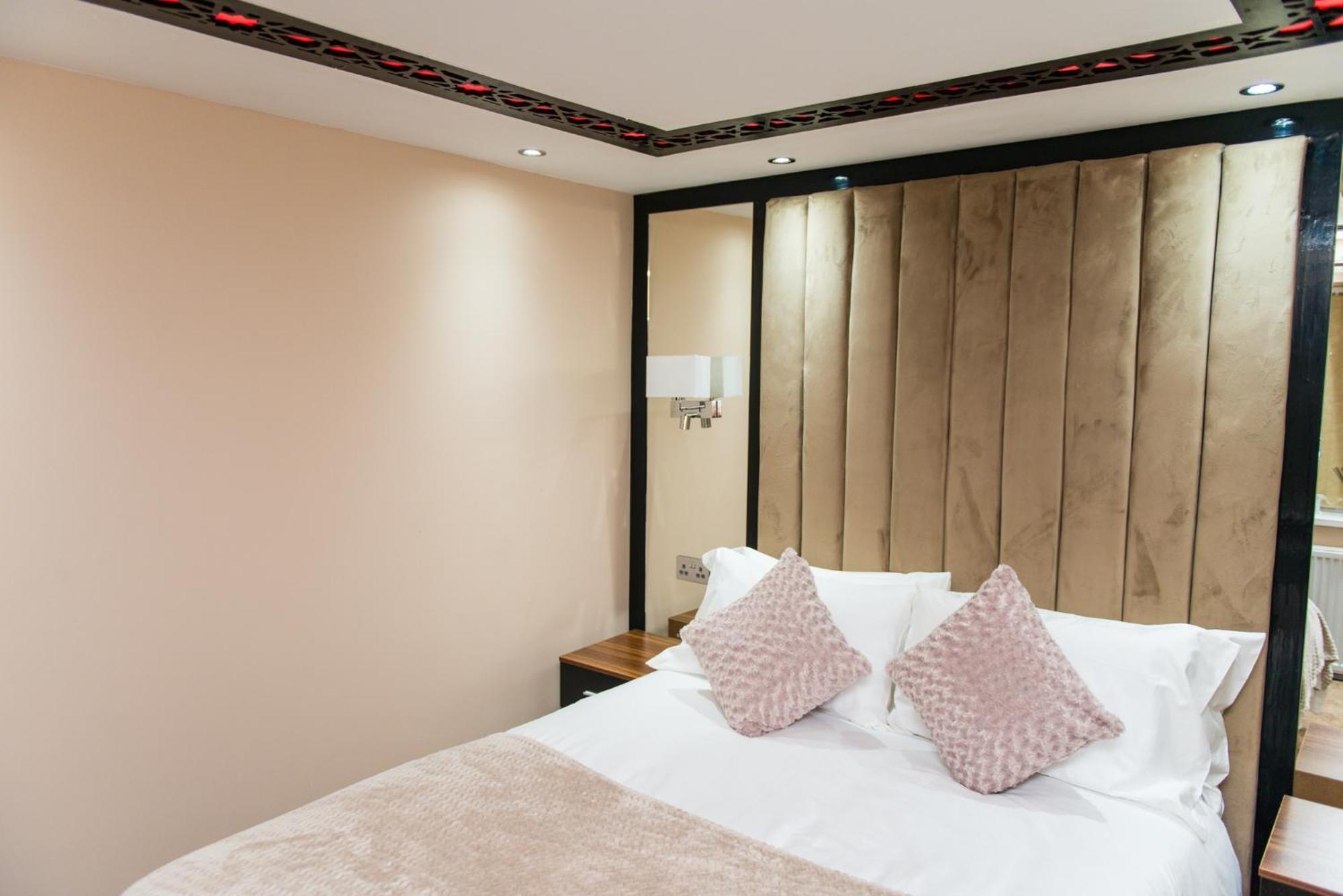 Aphrodite Suites Huddersfield Rum bild