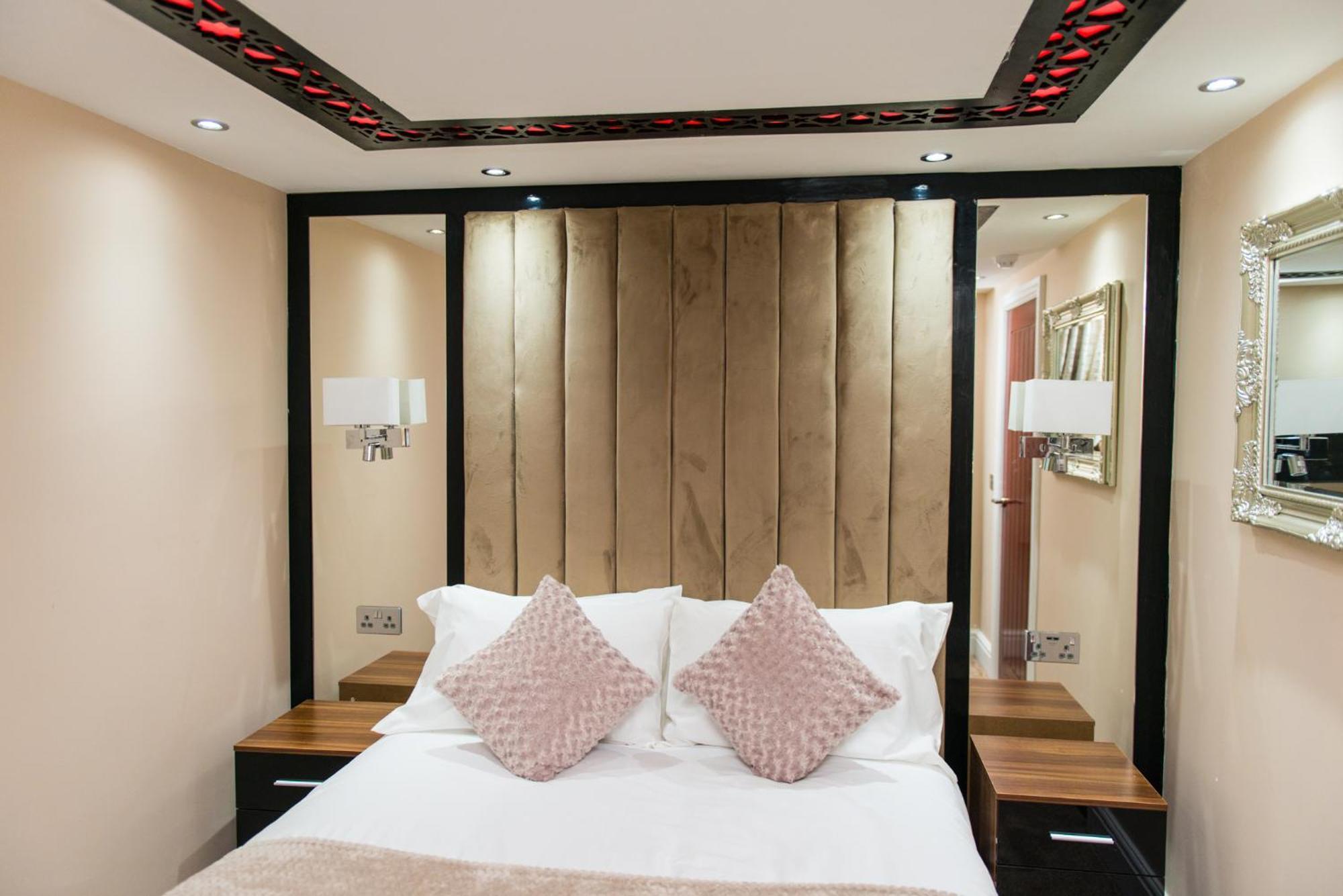 Aphrodite Suites Huddersfield Rum bild