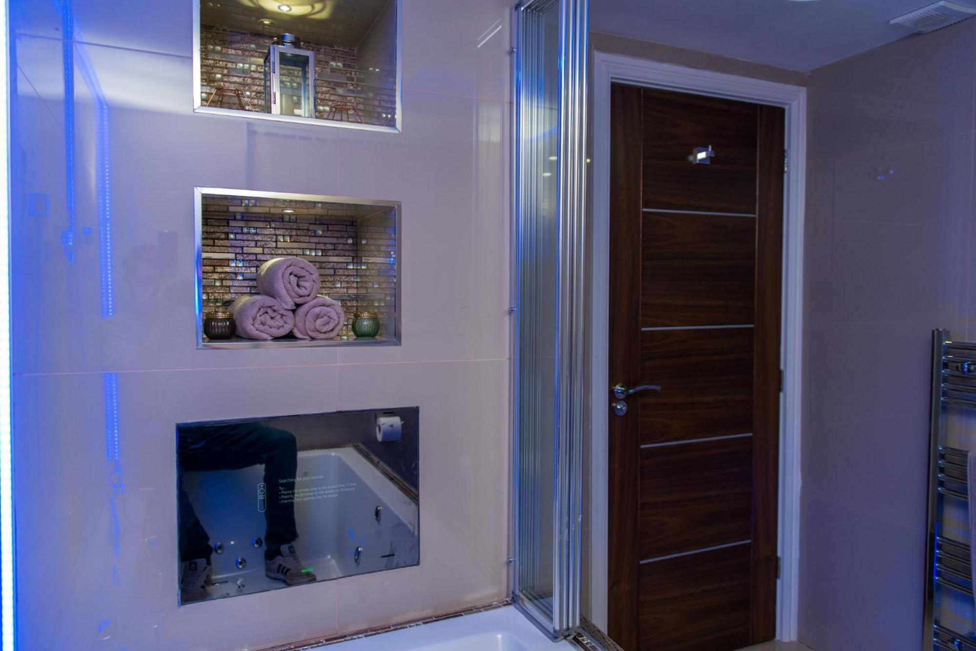Aphrodite Suites Huddersfield Exteriör bild