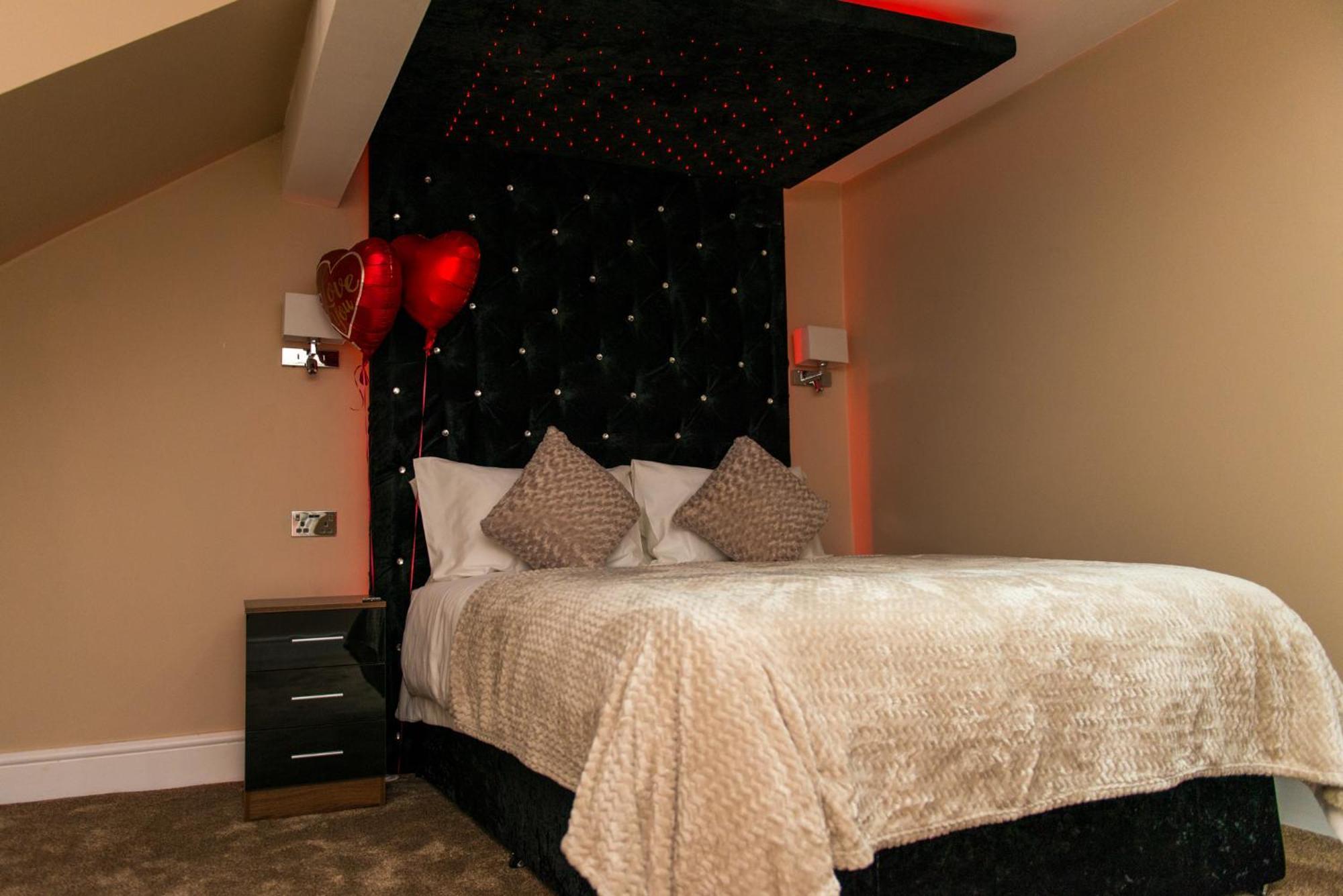 Aphrodite Suites Huddersfield Exteriör bild