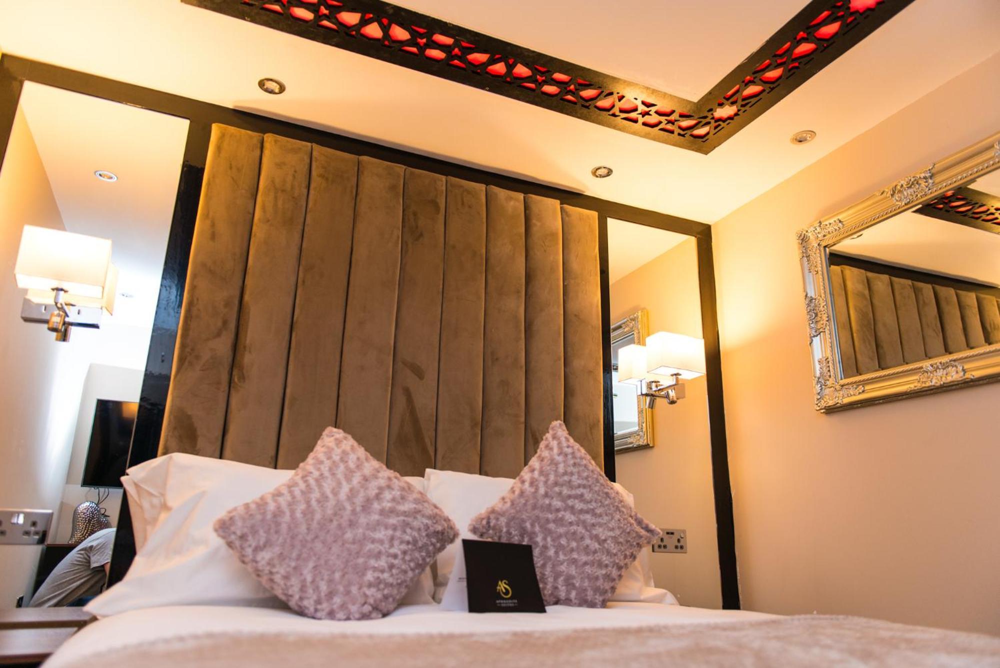 Aphrodite Suites Huddersfield Rum bild