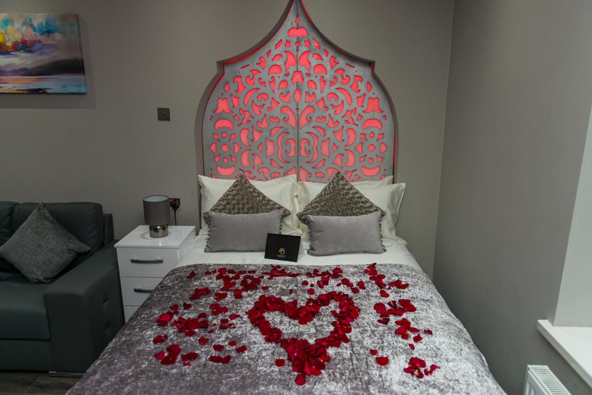 Aphrodite Suites Huddersfield Rum bild