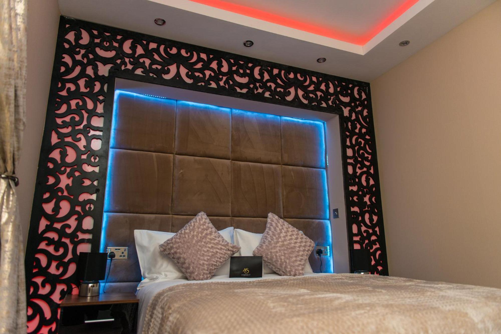 Aphrodite Suites Huddersfield Exteriör bild