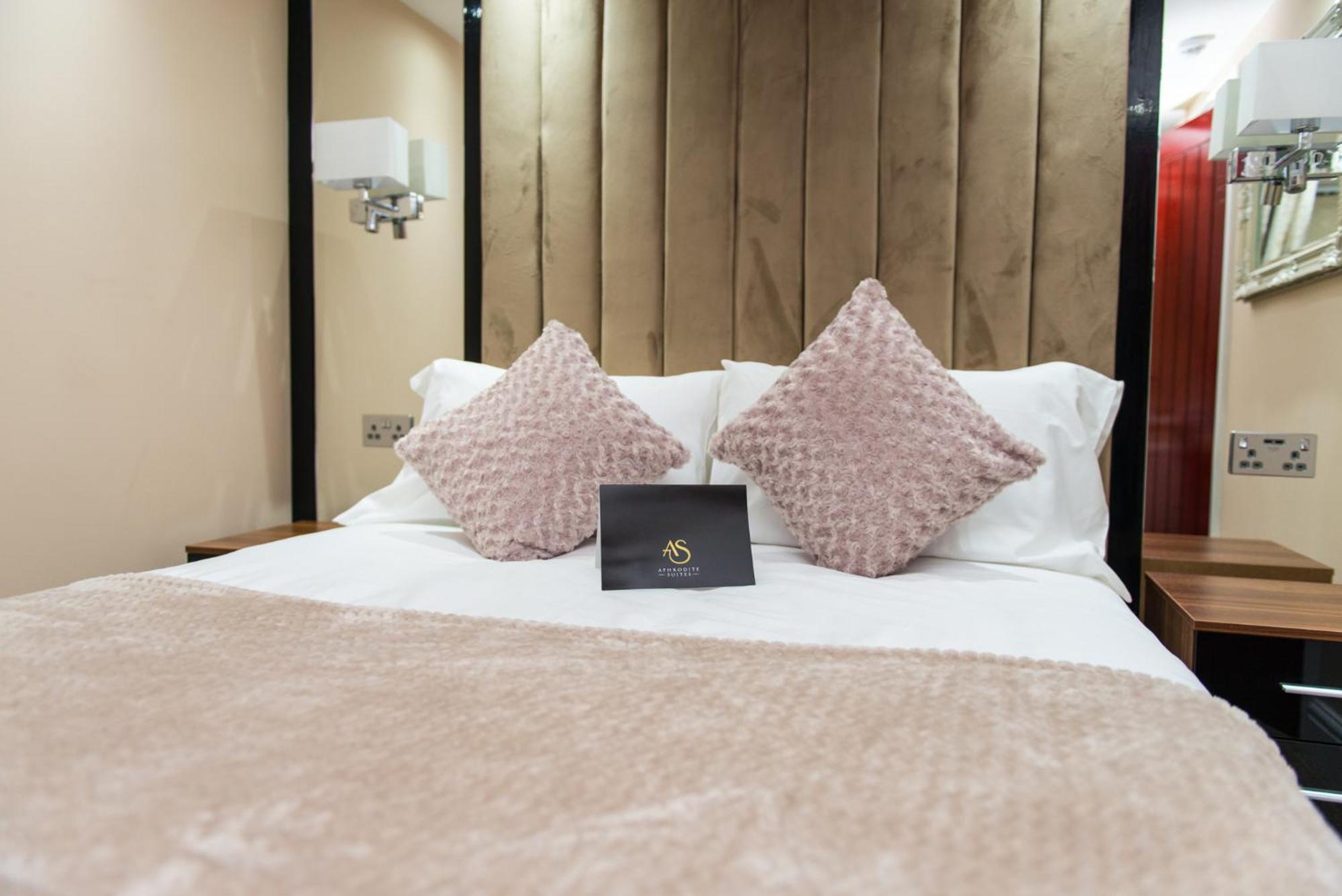 Aphrodite Suites Huddersfield Rum bild