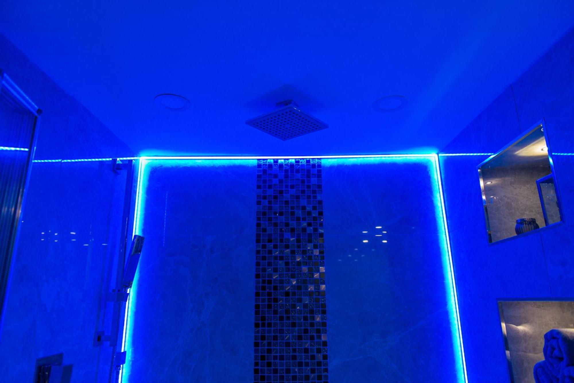 Aphrodite Suites Huddersfield Rum bild