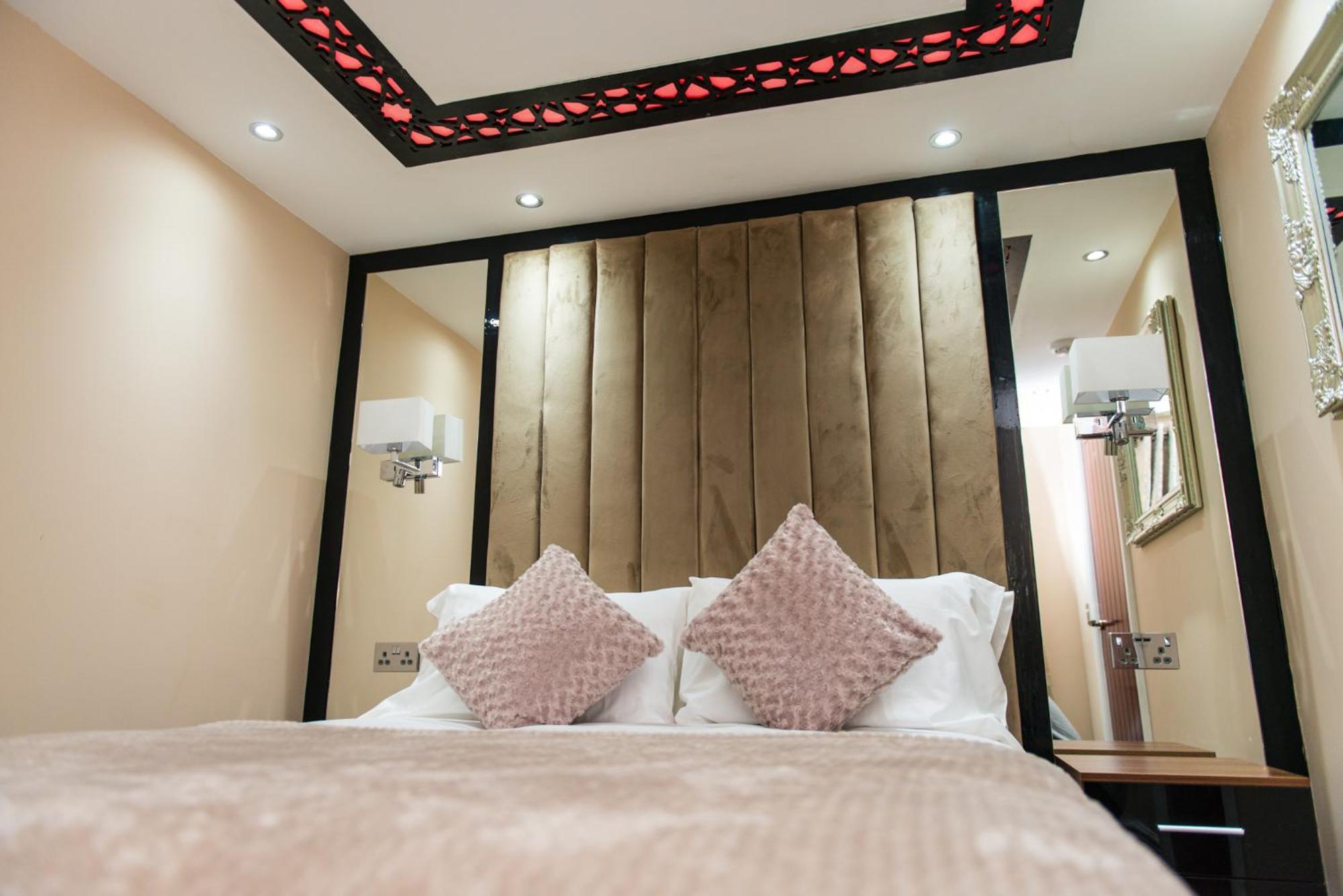 Aphrodite Suites Huddersfield Exteriör bild